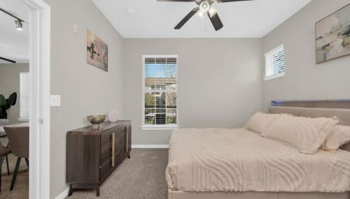Charming 1BR Easy Access to The Woodlands - Photo 1