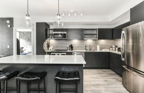 Comfy 2BR Oasis with Scenic Rooftop & Gym - Foto 62