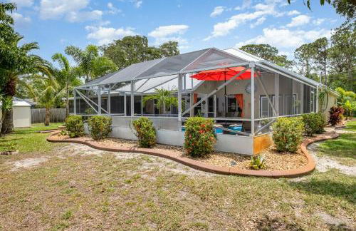 Elegant 4BR Pool Sanctuary - Ideal for Work or Play! - Foto 12