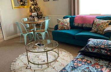 No 3, apartment in the heart of Bridport, Dorset - Photo 9