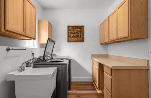 Grandma's Farm on 6 acres with Lighted Barn and River Access - Foto 10