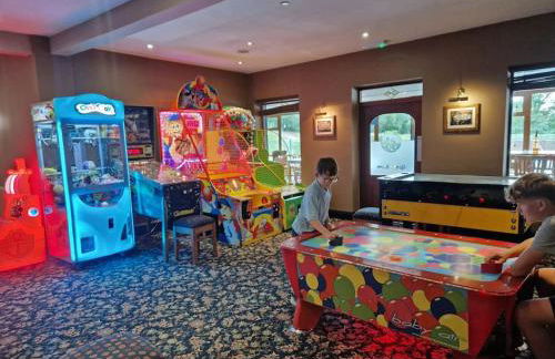 Cosy Hideaway Lodge in Glan Gwna - Photo 14