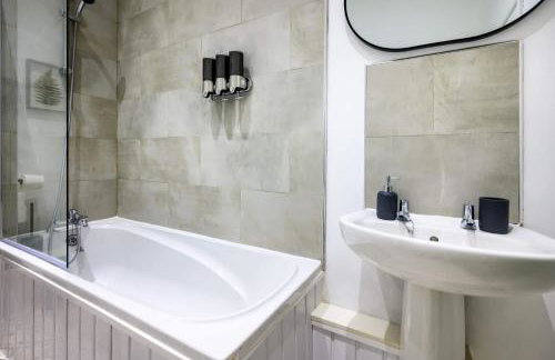 Homely 2 Bed Close to Leeds City Center by 53 Degrees Property, Sleeps 3 - Foto 21