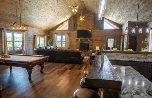 Serenity Ridge- Scenic Luxury Log Estate Getaway - Foto 8