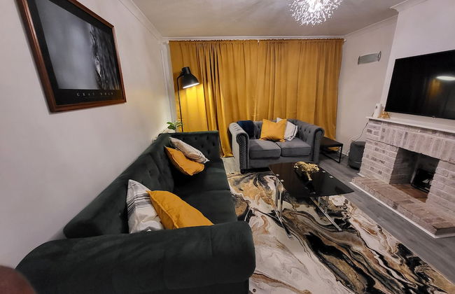 Charming 2-bed Apartment in Grays - Photo 1