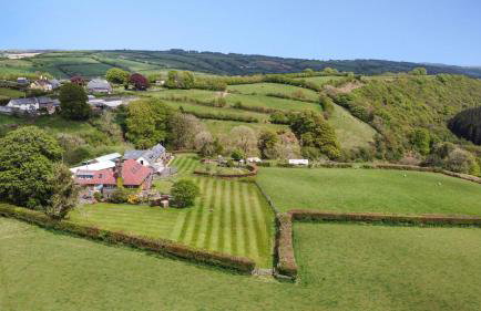 Smiddy Cottage, Historic Village Hub with Spacious Lounge, High Ceilings, and Wood Stove - Foto 4