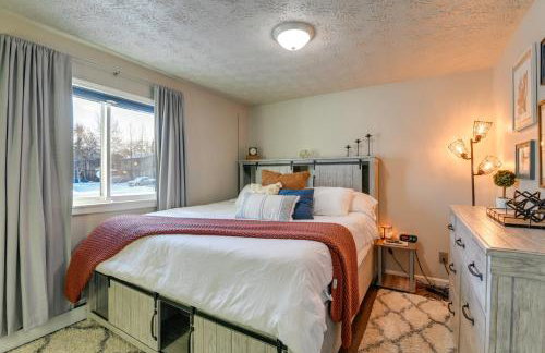 Updated Townhome Near Airport and Shopping! - Foto 12