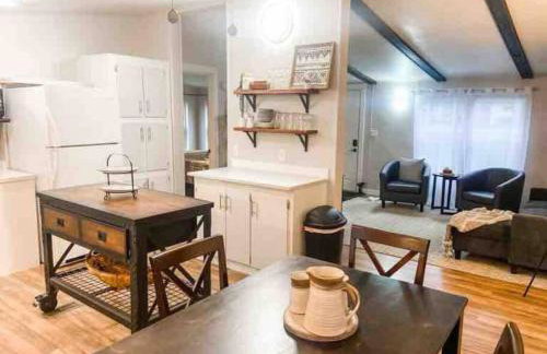 Renovated Bungalow Getaway - Foto 20