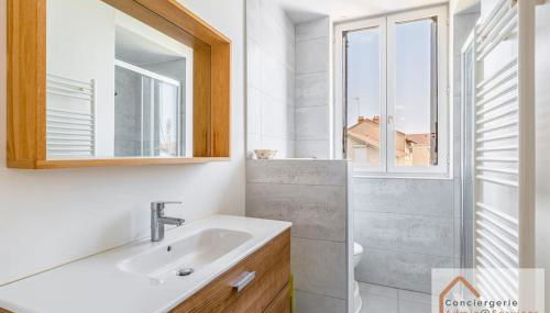 Maison à Lyon Parilly avec Piscine, Jardin, Parking Privé & Proche Eurexpo - Foto 4, Shower