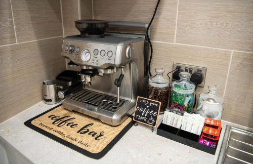 ApArt 2 Luxury 3BR Apartment Free Parking Sleeps 6 - Foto 24