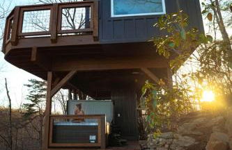 Breathtaking Tree House with Jacuzzi and Lofted Interior in Georgia - Foto 33