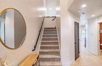 Stylish Townhome Walkable Garage - Foto 36