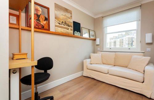 Veeve - Garden Square Serenity - Photo 11