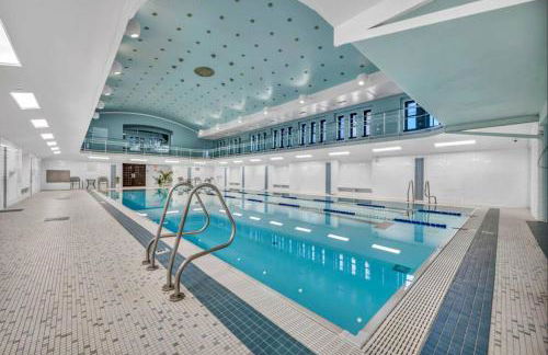 Your Downtown Oasis, Pool Gym in Building Steps from Dining and Top Sights - Foto 2