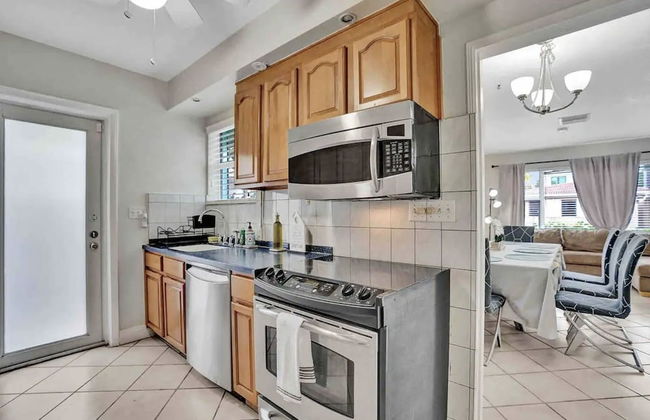 Palm Lined Oasis Walk To Beach - Foto 14