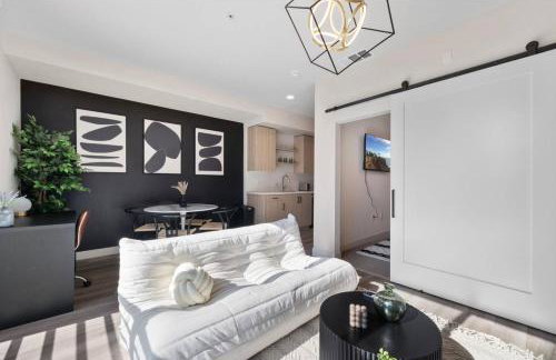Modern 1BR near Irvine, 30 Day Stay - Photo 1