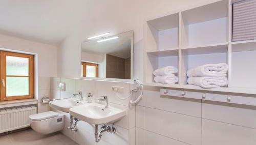 Schönes Ammertal zwei großzügige Ferienwohnungen ab 80qm - Foto 5, towels, Shower, heating