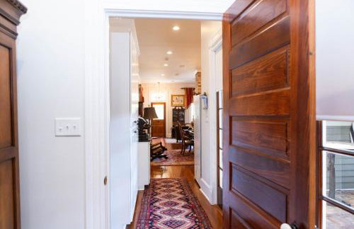 The Dollhouse - 3 Bed, 2 Bath, Walk to Downtown - Foto 31