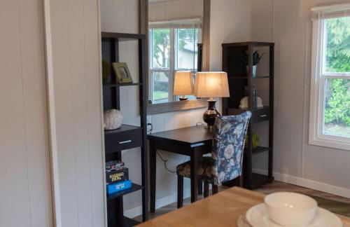 Cozy and Stylishly-Walk To The Beach - Sleeps 5 - Foto 16
