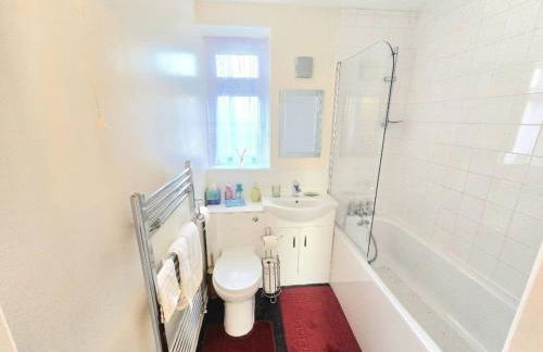 Spacious 3BR Home Hornchurch | Parking | Sleeps 5 - Foto 7