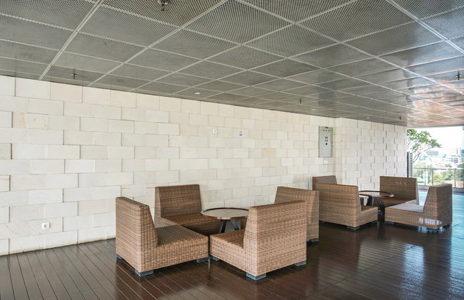 Best Studio with Pool View at Menteng Park Apartment - Photo 7