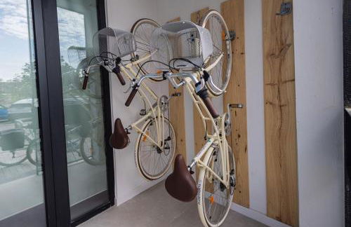 FLORIT FLATS - Stylish Valencia Ceramic Apartments with Free Bicycles by the Joaquin Sorolla Station - Photo 45