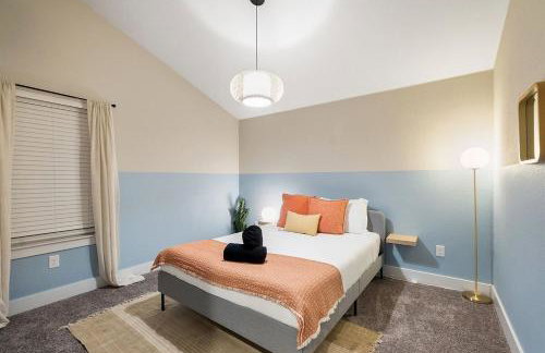 Luxe Modern 4B House with Office 20 min to DT - Foto 9