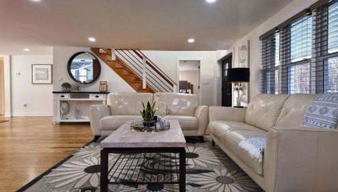 Catskills Escape Hot Tub Massage Chairs & Games - Foto 3