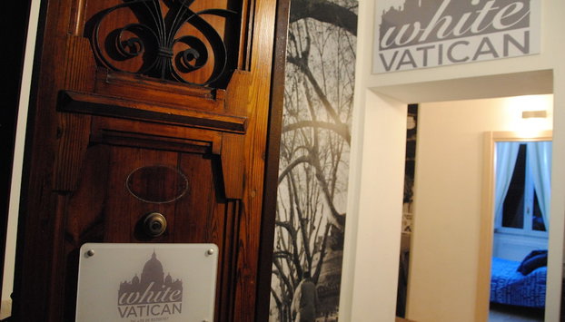 White Vatican - Foto 2, Recepción