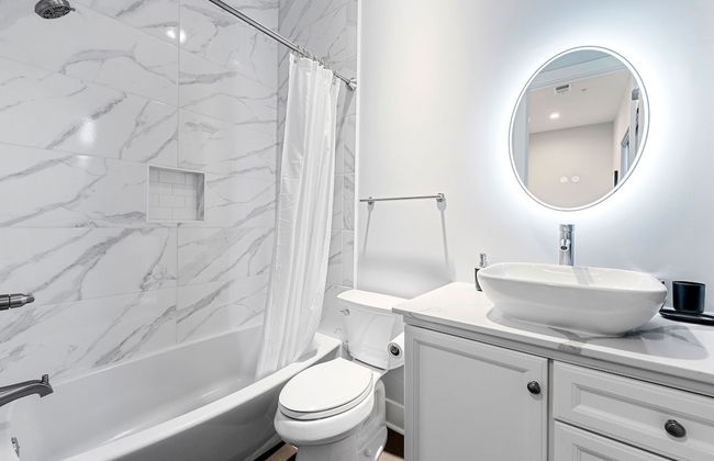 Stylish Midtown Home w Rooftop Views by Silverx - Foto 7