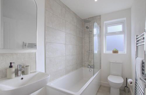 Long Stay - 3 Bedrooms - 2 Parking Spaces - Fast Wi-Fi - Foto 4