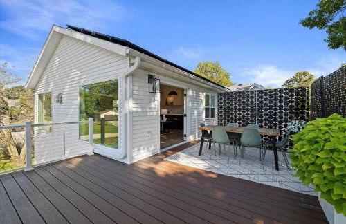 Luxury Lakeview Stay | Main&Guest House, Sleeps 10 - Foto 22