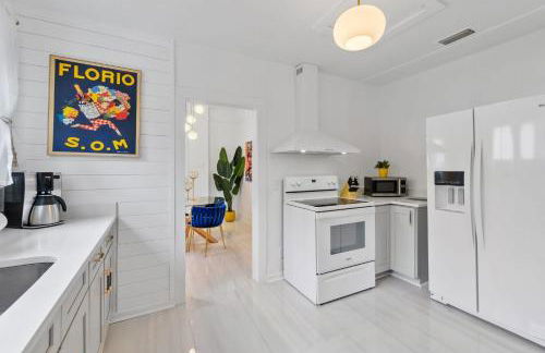 Coco's Cozy Cabana - Hot Tub Walk to Downtown - Foto 15