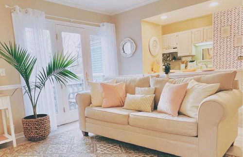 Luxury Villa- 3 mins to Mohegan- Fully Stocked with Fireplace- Jacuzzi, Saltwater Pools, Sauna - Foto 3