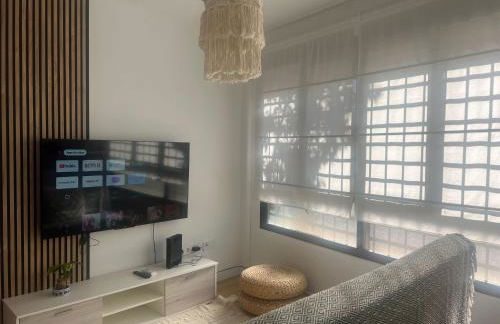 Studio 5 mins from El Palo Beach WiFi & AC - Photo 2