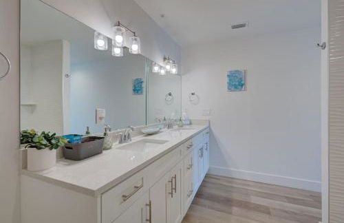 Sunset Dreams 304 Modern Madeira Beach Condo Heated Pool & Walk to Beach - Foto 9