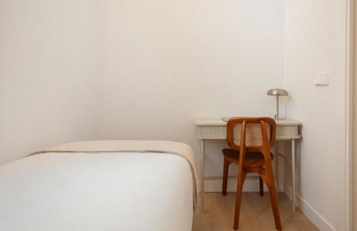 Newly Renovated Stylish Eixample - Great Location - Photo 28