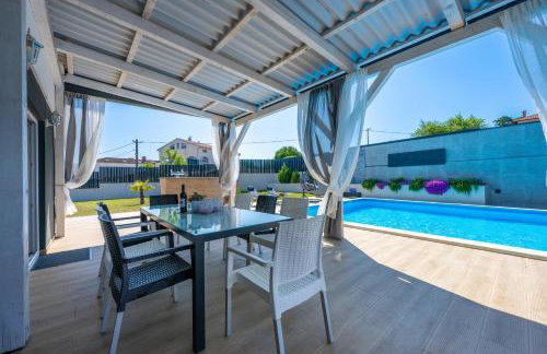 Villa Beauty with heated pool and jacuzzi - Photo 19