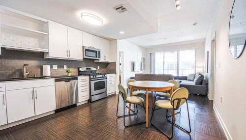 Spacious 2BD 2BA with Huge Balcony, Near Venice Beach & Fun! - Foto 3