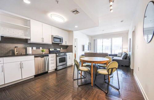 Spacious 2BD 2BA with Huge Balcony, Near Venice Beach & Fun! - Foto 3