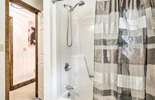 Hartford Escape with Fire Pit about 3 Mi to Ski and Golf! - Foto 18