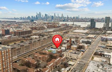 Stylish 3-Bedroom Retreat Minutes to NYC - Foto 5