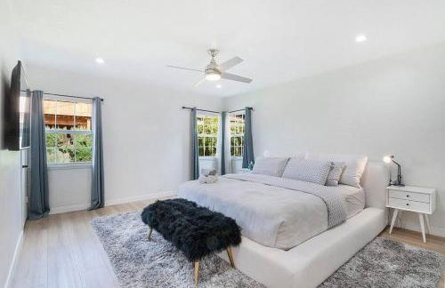 Updated 3-Bedroom LA Home with Backyard, BBQ & Family-Friendly Amenities - Photo 2