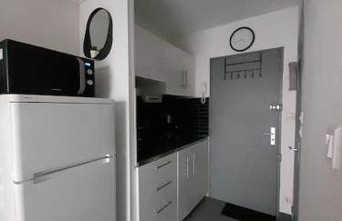 Studio avec jardinet et balcon idéalement situé - Foto 9