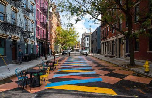 Soaring 2-Bedroom Parkside Loft Walkable to it All - Foto 25