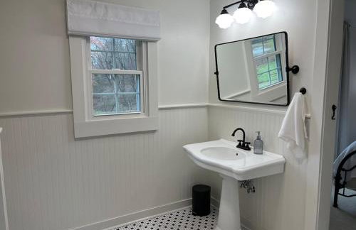 In the Woods by a Pond! Sugar Ranch Guest House! - Foto 18