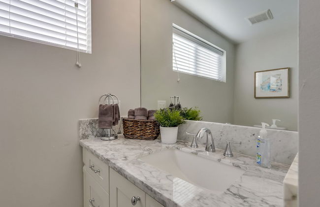 5 Bedroom plus loft room, 3 Bath home - Photo 20