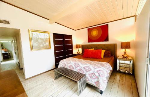 LOOK and BOOK! Midcentury Modern Home near Beach! - Photo 6