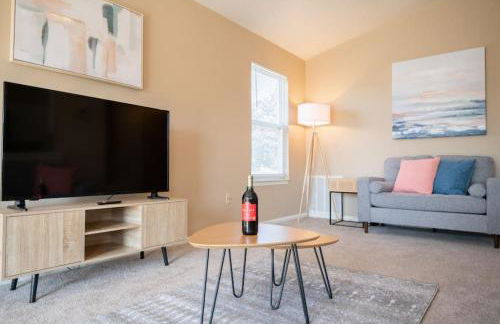 GRAUHAUS Tasteful 3BD with KING bed in Pekin - Foto 1