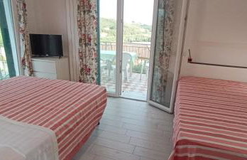 Villa tranquilla immersa nel verde a 2 Km dal mare - Foto 92